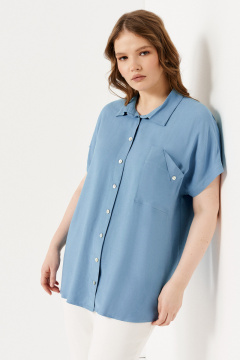 Голубая вискозная блузка с карманом и отложным воротником Панда 136347w голубой - фото 1
