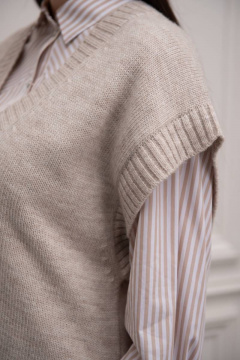 Бежевый вязаный жилет с разрезами по бокам Femme & Devur 30428 1.29F(170) - фото 3