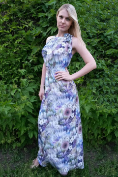 Длинное трикотажное платье с декоративными складками Tensi 179 пестрый+ромашки - фото 1