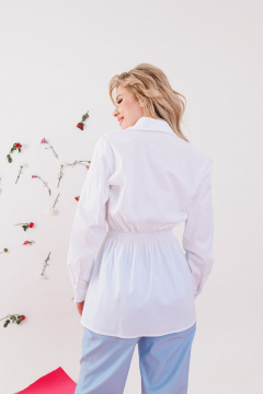 Стильная хлопковая рубашка с резинкой и рукавами-колоколами NikVa 354 белый - фото 2