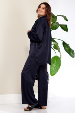 Комплект из атласной блузы со стойкой и брюки прямые Anastasia 843 т.синий - фото 4