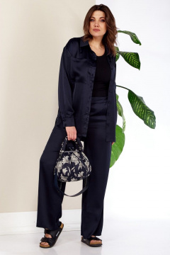 Комплект из атласной блузы со стойкой и брюки прямые Anastasia 843 т.синий - фото 1