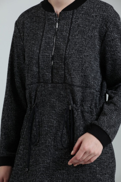 Длинное трикотажное платье прямого силуэта с тесьмой-застежкой Anna Majewska 1257 - фото 3