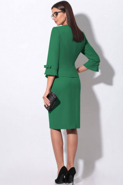 Комплект из жакета и юбки зеленого цвета с рельефами и шлицей LeNata 20757 зеленый - фото 5