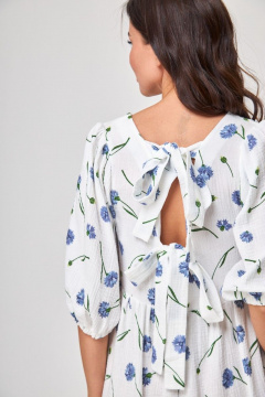 Легкое летнее платье муслиновое с завязками и глубоким вырезом спинки Anelli 1295 васильки - фото 2