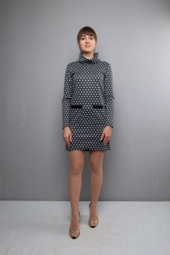 Платье прямого силуэта с накладными карманами и воротником хомут Mita ЖМ845 т.серый/горох - фото 2