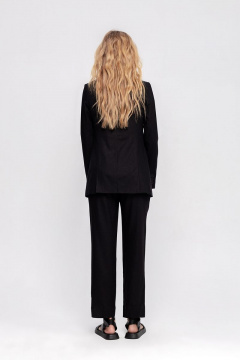 Деловой черный костюм-двойка из льна: жакет и брюки со складками PiRS 4706 черный - фото 2