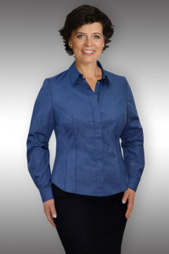 Деловая хлопковая синяя блуза с застежкой и воротником стойка Таир-Гранд 62231 джинс - фото 1