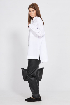 Демисезонная оверсайз блузка из хлопка с накладными карманами EOLA 2483 белый - фото 3