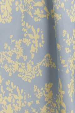 Короткое летнее платье с растительным принтом и элегантным кройом Панда 92080w голубой - фото 4