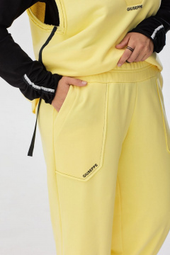 Яркий демисезонный костюм из трикотажа с жилетом и брюками BegiModa 3040 лимон - фото 5