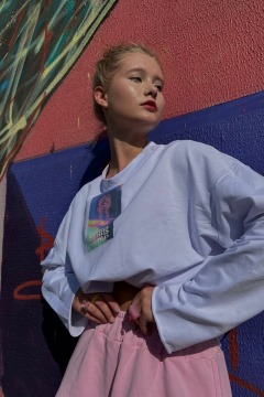 Лонгслив оверсайз с принтом, необработанными краями и ярким дизайном Friends ven3d2-white белый - фото 5