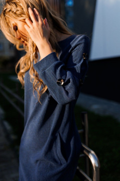 Длинное трикотажное платье прямого силуэта с карманами AMORI 9618 джинсовый - фото 2