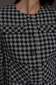 Элегантный костюм из фактурной ткани с жакетом и юбкой DAVA 126 черный+серый - фото 3