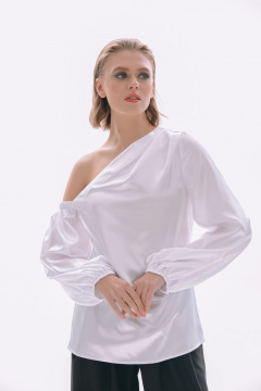 Асимметричная белая блуза из атласа со складками и рукавами-фонариками NikVa 413-3 молоко - фото 1