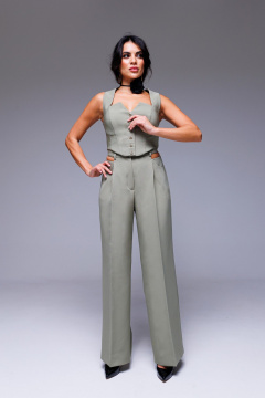 Круглогодичный укороченный жилет с рельефами и фигурной линией низа COCKTAIL M105-3 оливковый - фото 1