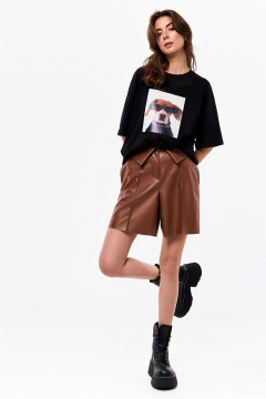 Демисезонные шорты из экокожи с карманами и разрезом KaVaRi 3008.1 коричневый - фото 5