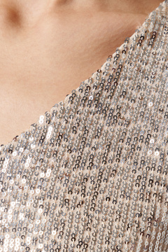 Нарядное платье из пайеток с плечевыми накладками Панда 173380w бежевый - фото 4