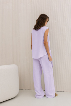 Фиолетовый комплект льняной блузы и свободных брюк DAVA 2207 лаванда - фото 2