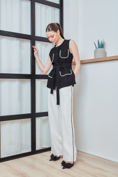 Черный льняной жилет с накладными карманами и вытачками DAVYDOV 9334 - фото 4