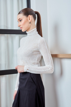 Белый трикотажный джемпер с высоким воротником DAVYDOV 9349 - фото 2