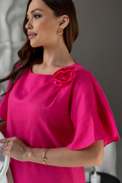 Розовое А-силуэтное платье из льна с воланами и цветком Dilana VIP 2033 малина - фото 4