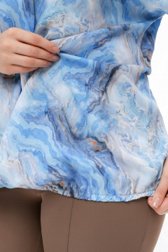 Блуза свободного силуэта с складкой и резинкой у низа La rouge 6286 голубой-набивной - фото 5