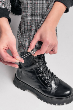 Джоггеры из трикотажа с накладными карманами Legend Style P-002 черно-белый - фото 5