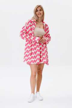 Летний комплект рубашка и шорты с ярким принтом FAMA F08-03GS розовый с белым и геометрическими фигурами - фото 3