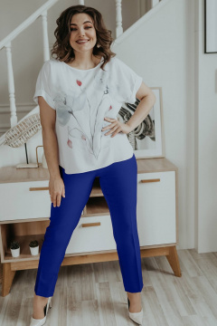 Комплект из белого льняного жакета, брюк и блузы Ольга Стиль С-707/1 василек - фото 1