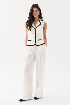 Летний белый костюм жилет и укороченные брюки из текстиля RINKA 1256 молочный - фото 1