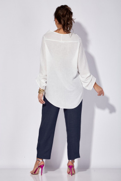 Летний комплект из блузы-рубашки из текстиля и зауженных брюк Anastasia 1101 белый/темно-синий - фото 3