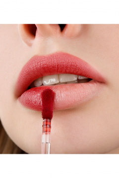 Тинт с естественным матовым финишем и стойкостью LUXVISAGE LIP_TINT_AQUA_GEL_hyaluron_complex 05 винный красный (wine red) - фото 3