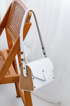 Кожаная сумка через плечо с деревянными вставками красная Because MISHEL WHITE - фото 2