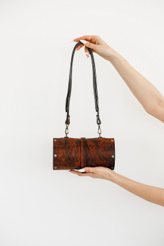 Коричневая кожаная сумка через плечо с деревянными вставками Because TUB-VINTAGE TERRACOT - фото 2