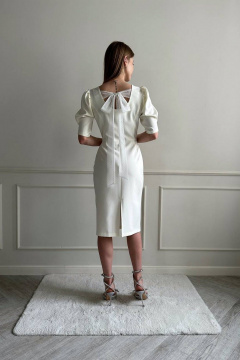 Платье нарядное с глубоким вырезом и бантом Мастер Мод 827бс молочный - фото 2