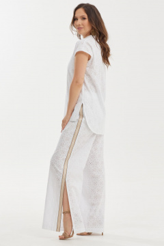Белый комплект из блузы и брюк с вышивкой Магия моды 2459 белый - фото 4