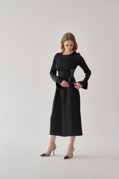 Нарядное приталенное платье из текстиля с шнуровкой и стразами Мастер Мод 838ас чёрный - фото 2