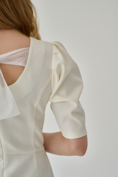 Нарядное платье из текстиля с бантами и глубоким вырезом Мастер Мод 823бс молочный - фото 5