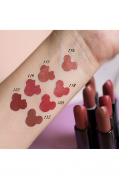 Помада коричневая кремовая глянцевая насыщенная для губ Belor Design BE COLOR тон 135 темный шоколад - фото 3