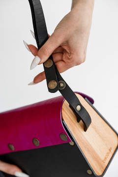 Сумка из натуральной кожи с съёмным капюшоном и деревянными вставками Because NIKOL-FYKSIA - фото 5