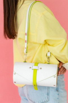 Кожаная сумка через плечо с деревянными вставками, белая Because TUBUS_WHITE_NEON - фото 3