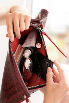 Кожаная сумка через плечо с деревянными вставками, красная Because LONG_BORDO CROKO - фото 3