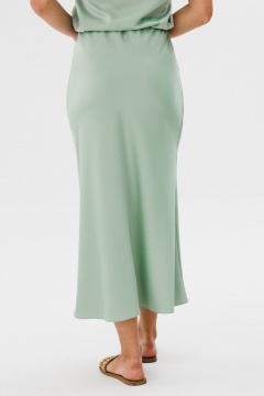 Атласная юбка на резинке по косой для повседневных образов THE NAME 2316 оливковый - фото 3