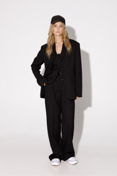 Черный костюм-двойка с расширенным жакетом и брюками PiRS 4999 черный - фото 3