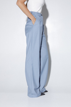 Деловой костюм-двойка из жакета и брюк со стрелками PiRS 5030 голубой - фото 4