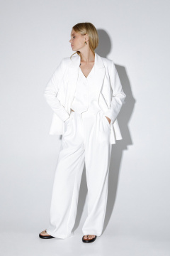 Трехкомлект из свободного блейзера, жилета и брюк PiRS 5290 молочный - фото 1