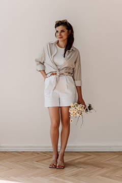 Белые шорты с складками и накладными карманами ERTANNO 2116-б белый - фото 4