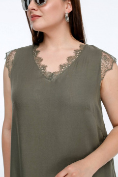 Свободная блуза с кружевной отделкой на V-вырезе La rouge 6303 хаки - фото 5