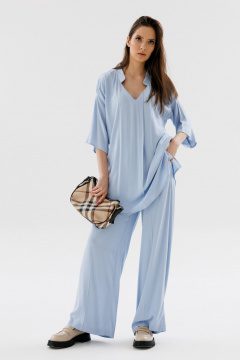 Костюм 2-ка с блузой и брюками свободного кроя NikVa 562-1 голубой - фото 3